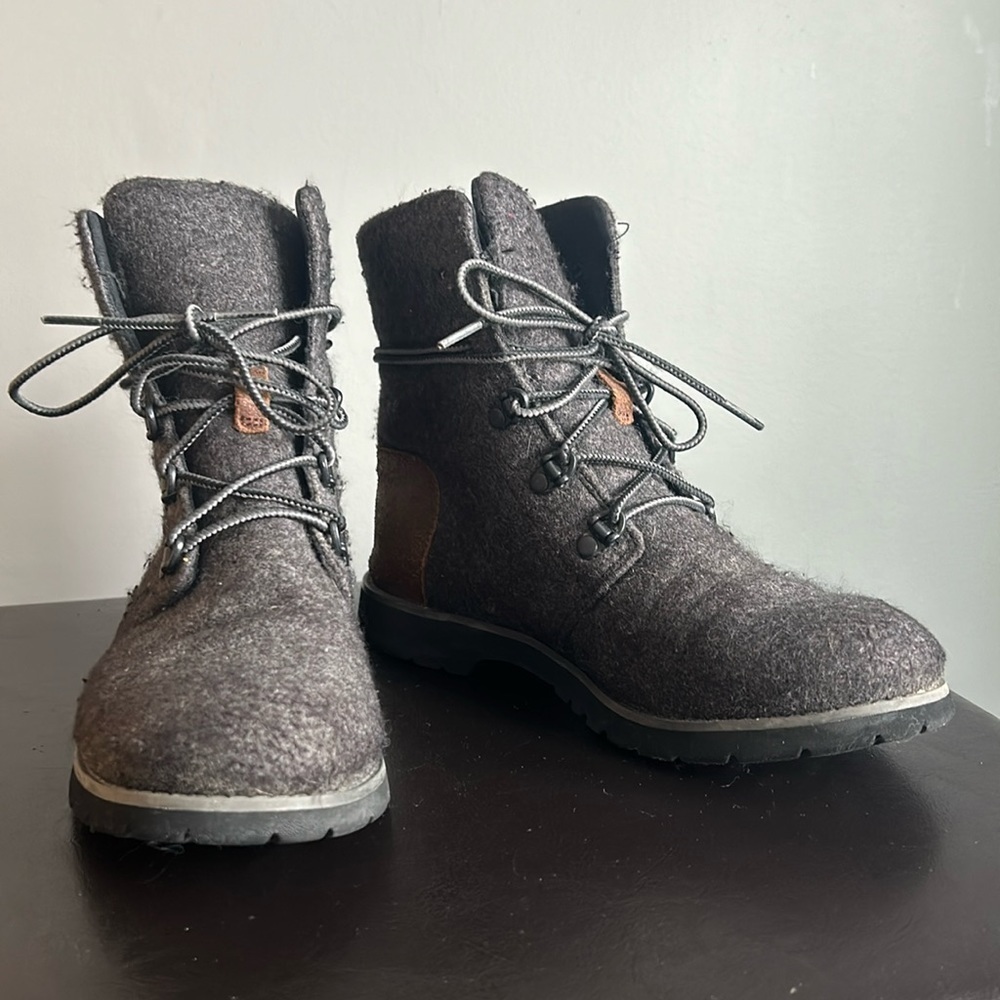The NorthFace Ballard Lace II Lace Up Grey Boots